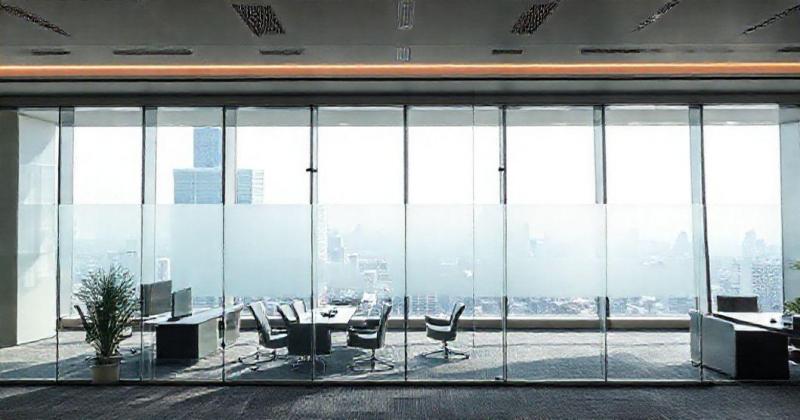 Principais Benefícios da Divisória de Vidro Temperado para Valorizar Seu Ambiente