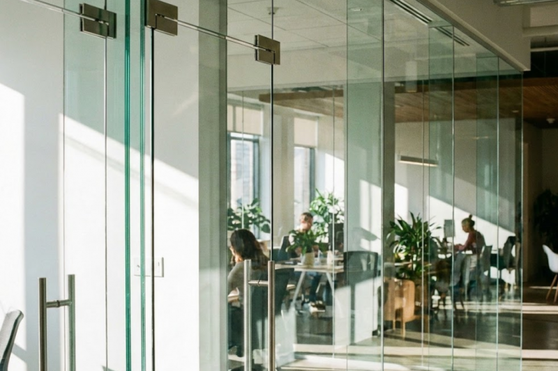 Descubra os Benefícios da Divisória de Vidro Temperado