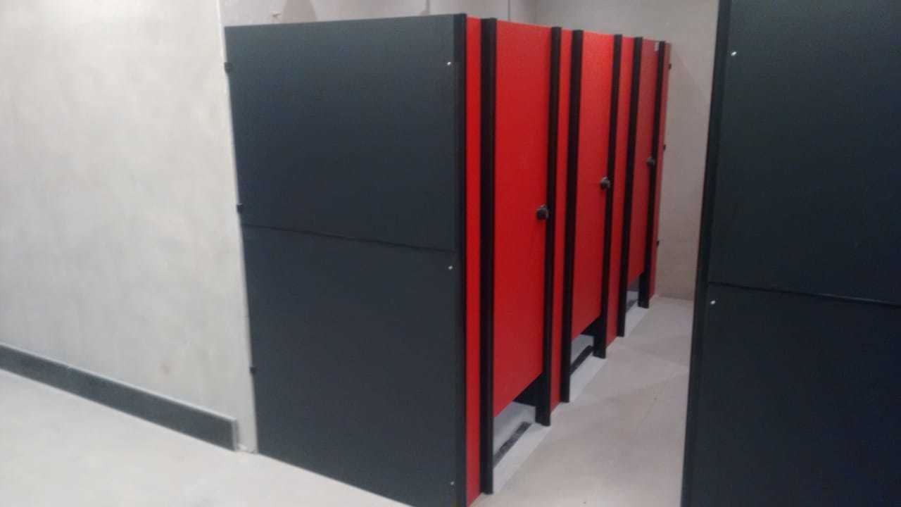 banheiro-com-divisoria-de-granito-diviplan-banner3